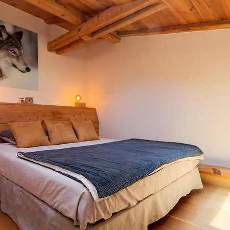 Le Beaulieu Penthouse Loft | Fireplace & Views - Happy *